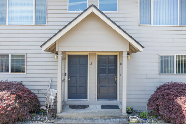 Levee House in Longview, WA - Building Photo - Building Photo