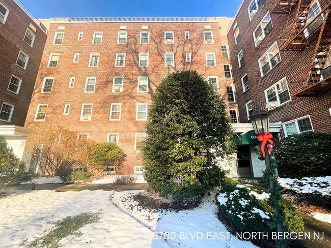 8700 JFK Blvd E in North Bergen, NJ - Building Photo - Building Photo