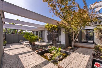 908 Kenter Way in Los Angeles, CA - Building Photo - Building Photo