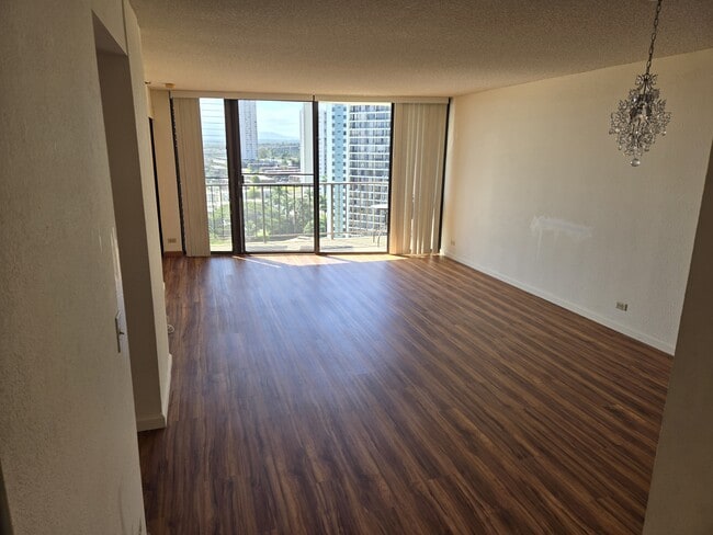 98-351 Koauka Loop, Unit 1606 in Aiea, HI - Foto de edificio - Building Photo