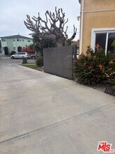 1712 Ridgeley Dr in Los Angeles, CA - Building Photo - Building Photo