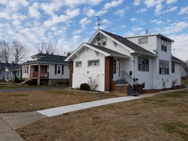 2718 Ridge Rd in Lansing, IL - Building Photo