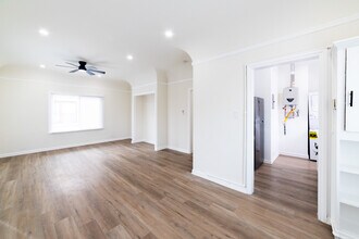 211 N Berendo St in Los Angeles, CA - Building Photo - Building Photo