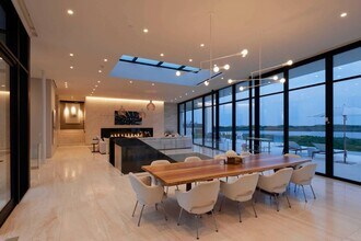 951 Flying Point Rd in Water Mill, NY - Foto de edificio - Building Photo