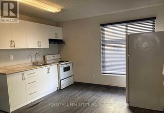 1641 Victoria Park Ave in Toronto, ON - Building Photo - Building Photo