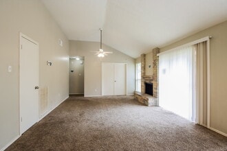 8215 Eastern Bluebird Dr in Humble, TX - Building Photo - Building Photo