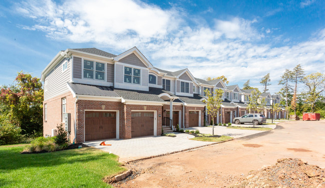 Highland Cliffs in Highland Park, NJ - Building Photo - Building Photo