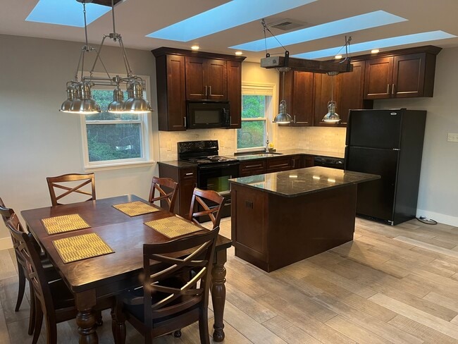423 Hickory Dr, Unit Guest House