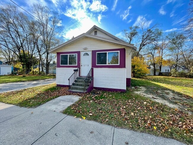 373 E Holbrook Ave in Muskegon, MI - Building Photo - Building Photo
