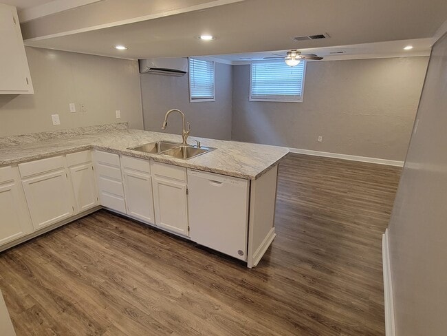 property at 812 W 25th St