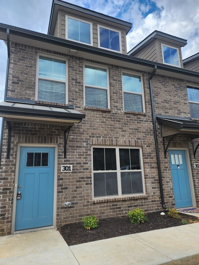 property at 1000 Henry Pl Blvd