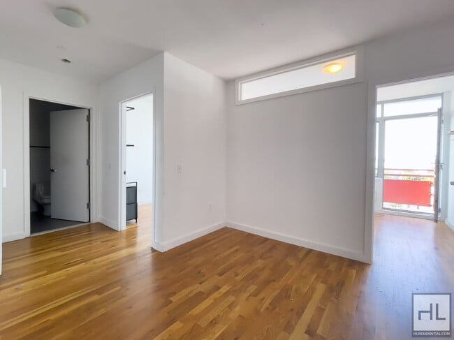 NOLL STREET / Spacious 2- Bed 1-Bath / Bal in Brooklyn, NY - Foto de edificio - Building Photo