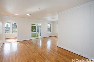 2238 Ho'onanea St in Honolulu, HI - Building Photo - Building Photo