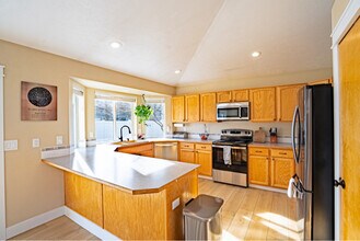 24104 E Maxwell Ave in Liberty Lake, WA - Foto de edificio - Building Photo