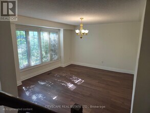 5955 Tenth Line W in Mississauga, ON - Building Photo - Building Photo