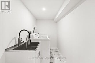 14 Mulgrave St in Whitby, ON - Building Photo - Building Photo