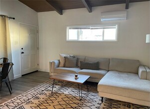 44 60th Pl in Long Beach, CA - Building Photo - Building Photo
