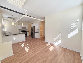 3927 N Pine Grove Ave in Chicago, IL - Building Photo - Building Photo
