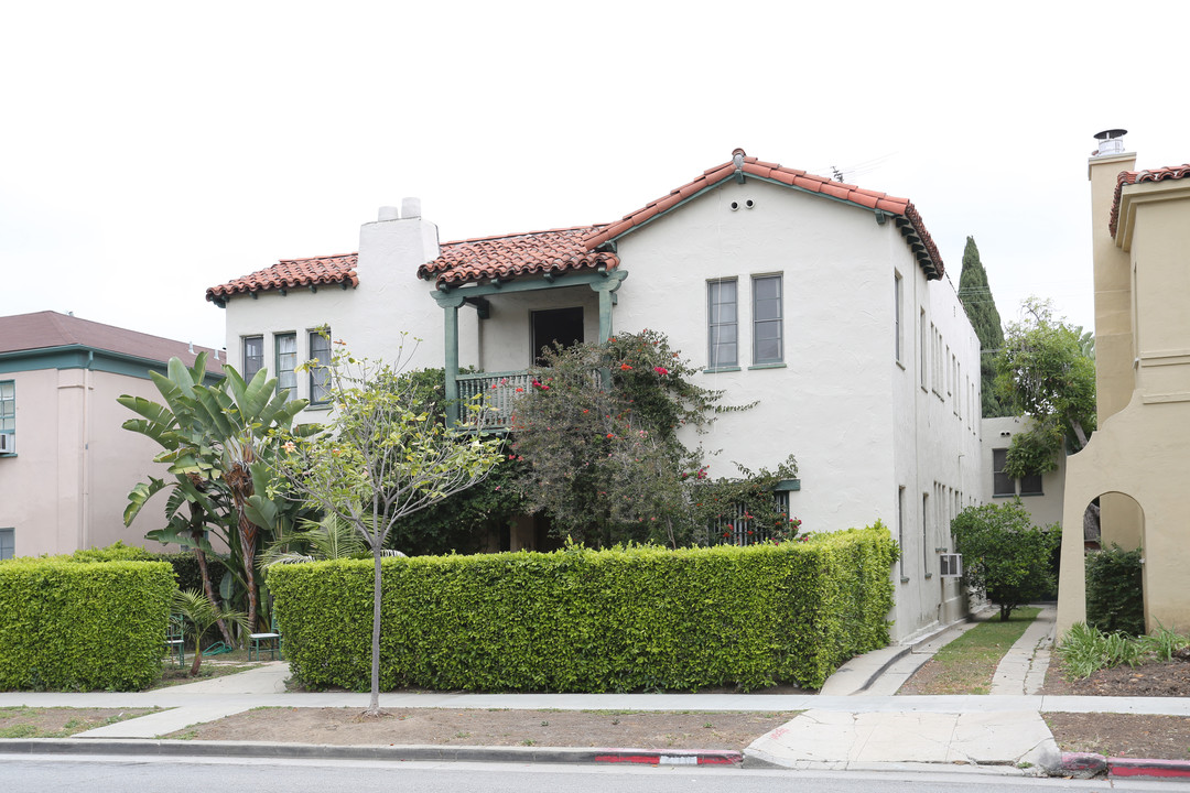 210 S Doheny Dr in Beverly Hills, CA - Building Photo