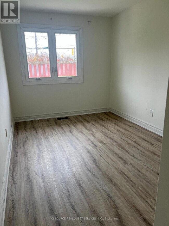 property at 52 Pinemore Crescent