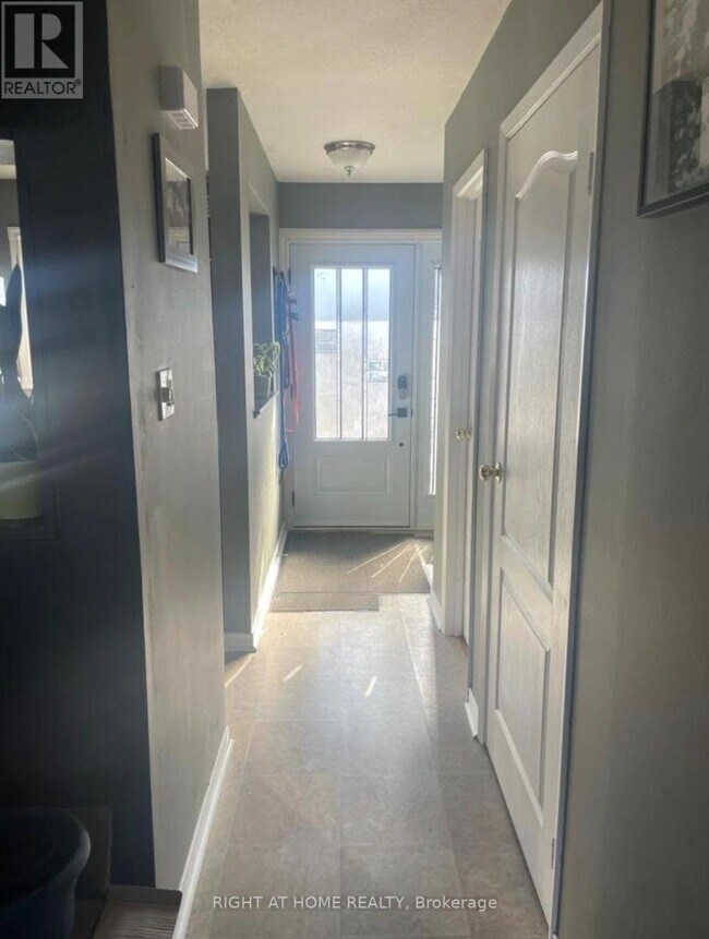 4338 Meadowvale Ln in Ottawa, ON - Building Photo - Building Photo