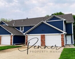 3824 SW Harbor Dr in Lee's Summit, MO - Building Photo