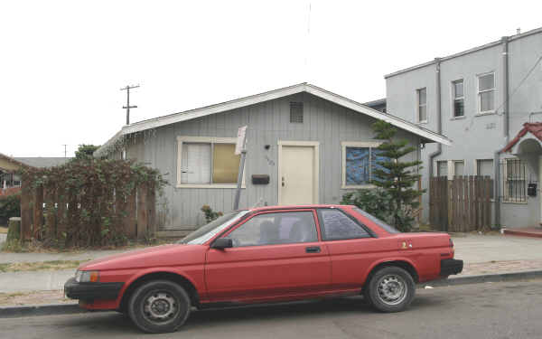 2001 51st Ave in Oakland, CA - Foto de edificio - Building Photo