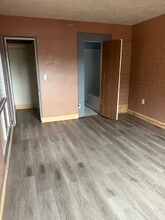 155 E 15th Ave, Unit Middle Unit in Escondido, CA - Building Photo - Building Photo