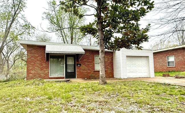 property at 1535 N Jackson Ave