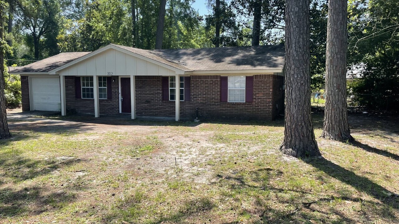 312 Norman St in Hinesville, GA - Building Photo