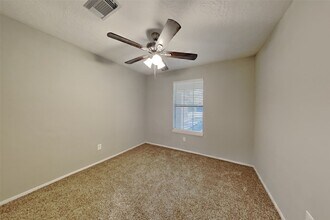 26 Pinewood Forest Ct in Spring, TX - Building Photo - Building Photo