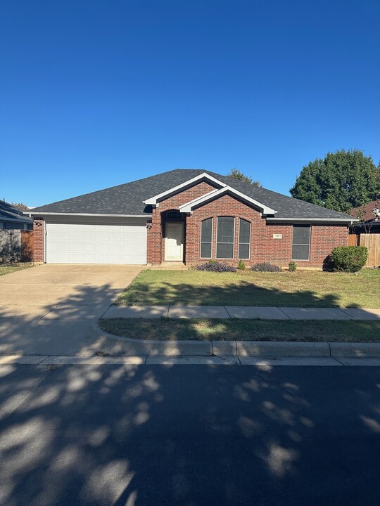 259 Vaden Ave in Burleson, TX - Building Photo