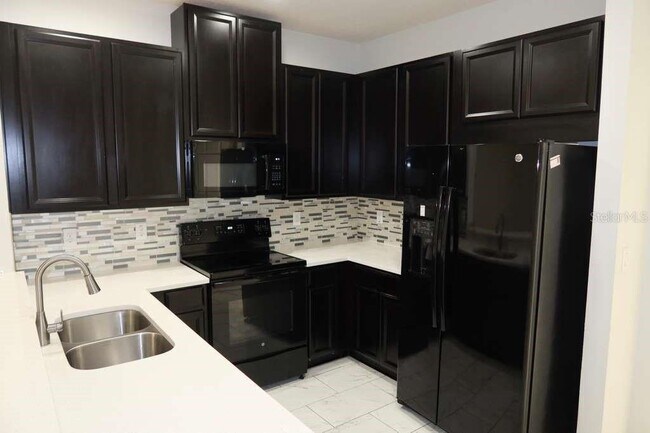 7011 White Treetop Pl in Riverview, FL - Building Photo - Building Photo