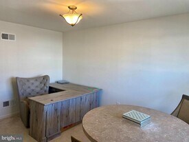 27 E Imperial Dr in Aspers, PA - Building Photo