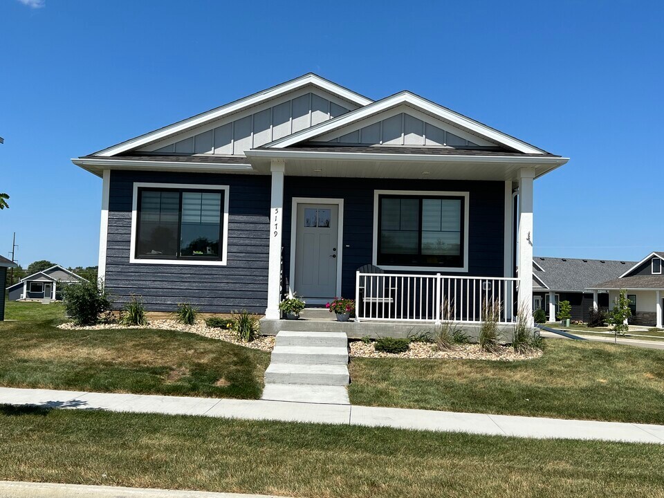 5179 56th St NW in Rochester, MN - Building Photo