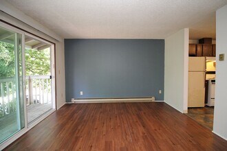 5704 SW Beaverton Hillsdale Hwy in Portland, OR - Building Photo - Building Photo