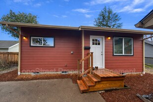 1052 SW Western Blvd in Corvallis, OR - Building Photo