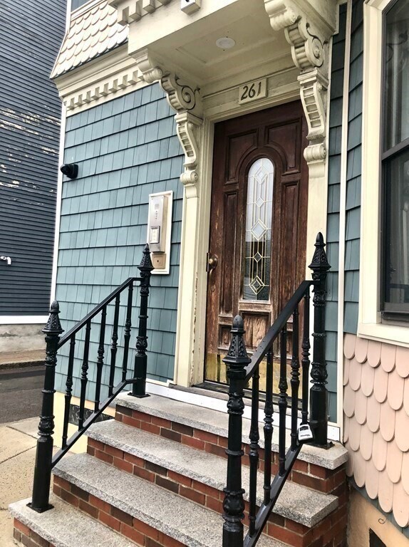 261 E St, Unit 2