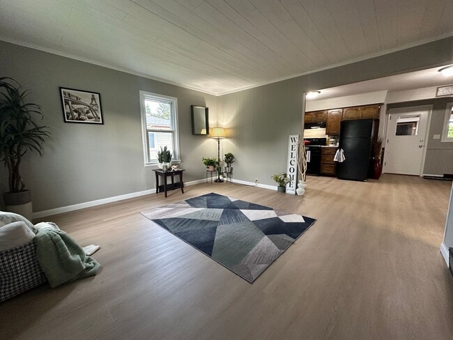 property at 1734 E Ridgeway Ave