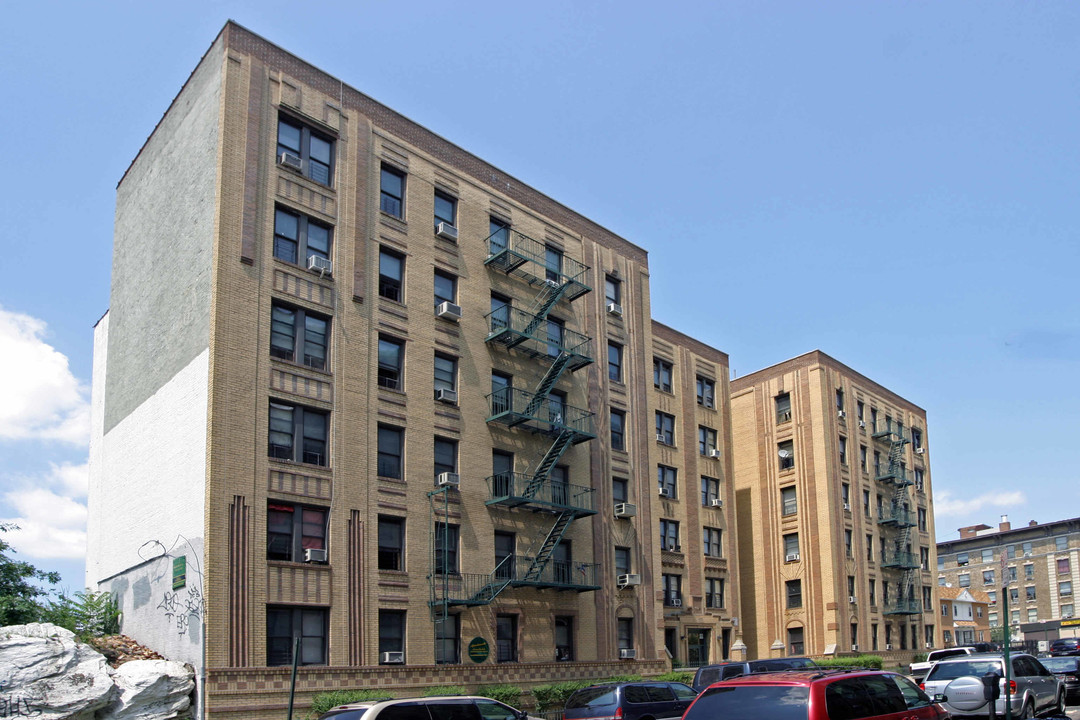 1925 Monterey Ave in Bronx, NY - Building Photo