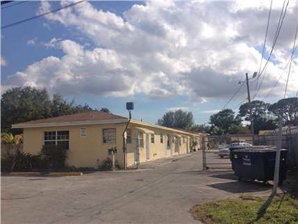 90th Street Apartments in Miami, FL - Building Photo