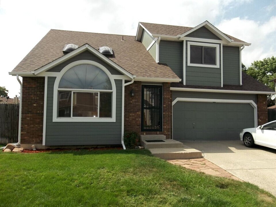2056 Westbourne Dr in Loveland, CO - Building Photo