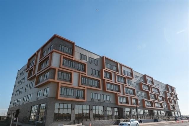 property at 1 FLAGSHIP St