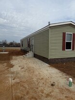 412 Parker St in Oak Grove, KY - Building Photo