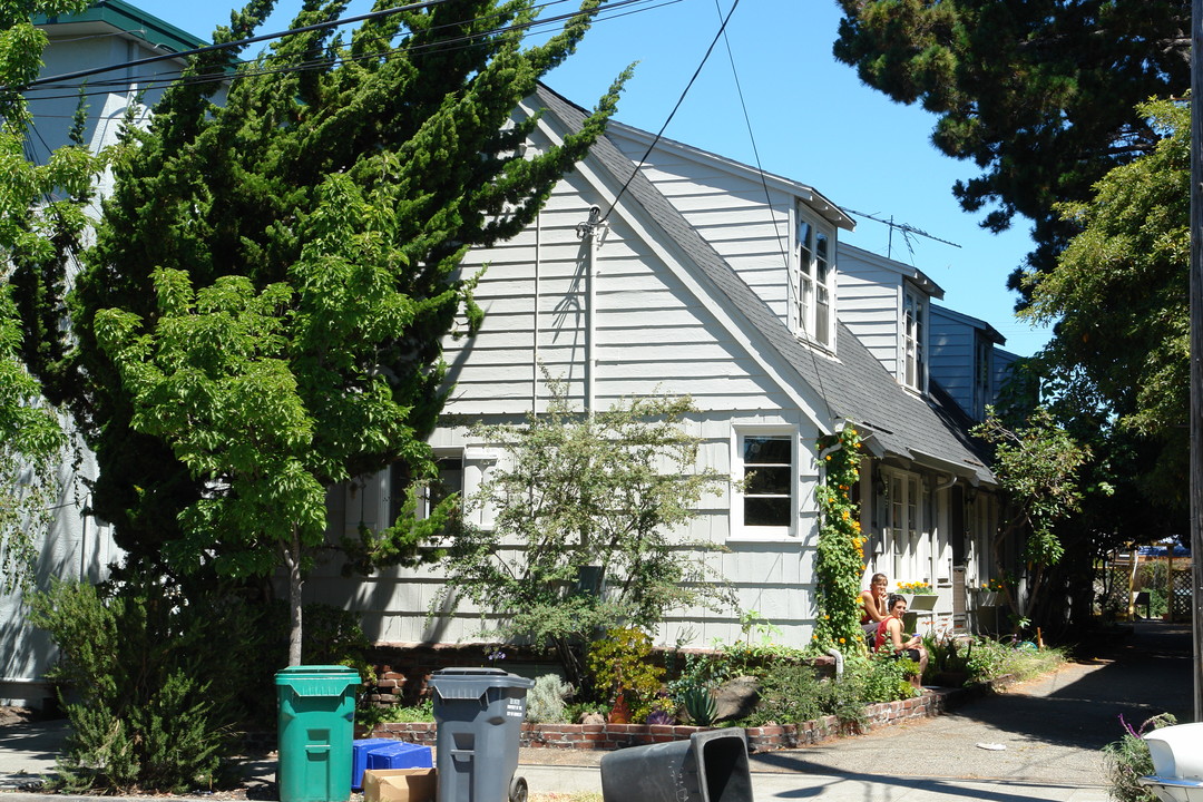 2325 Webster St in Berkeley, CA - Building Photo