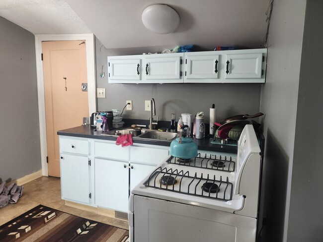 3334 W 129th St, Unit Upstairs of duplex in Cleveland, OH - Building Photo - Building Photo