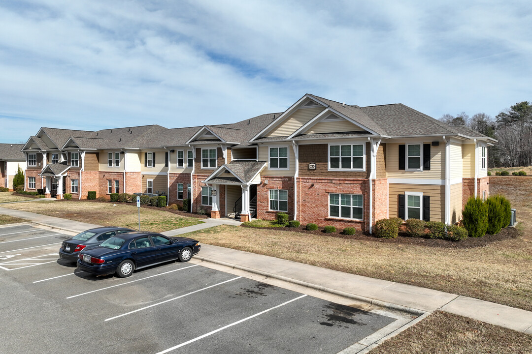 Sienna Heights in Yadkinville, NC - Building Photo