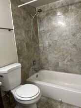 3219 W Lake Ave in Glenview, IL - Building Photo - Building Photo