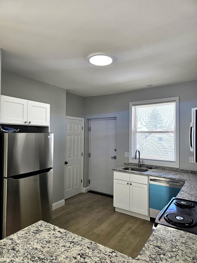 33-35 Rowe Ave in Hartford, CT - Foto de edificio - Building Photo