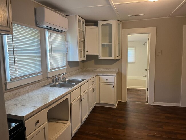 property at 910 Richardson Ave